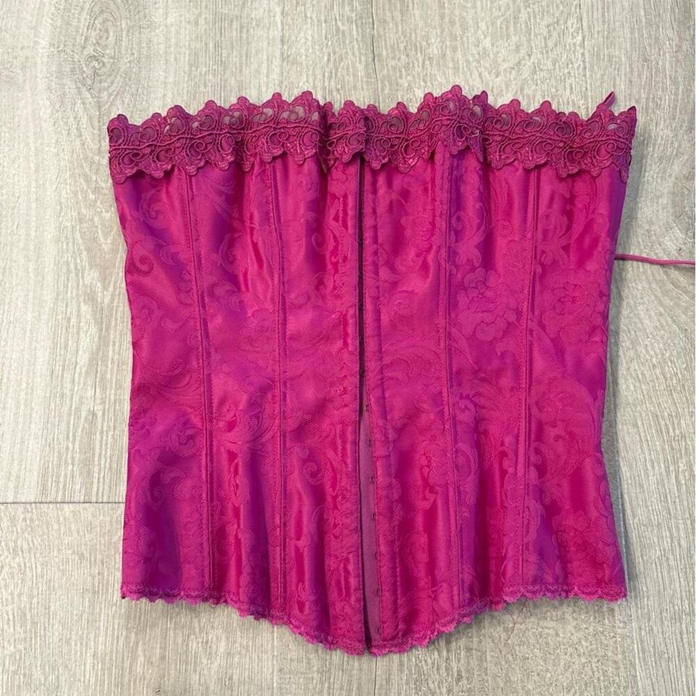 Frederick’s Of Hollywood Pink corset with lace trim. Size 34